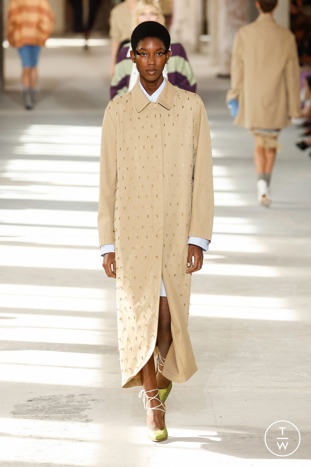 Fashion Week Paris Spring/Summer 2024 look 56 from the Dries Van Noten collection 女装