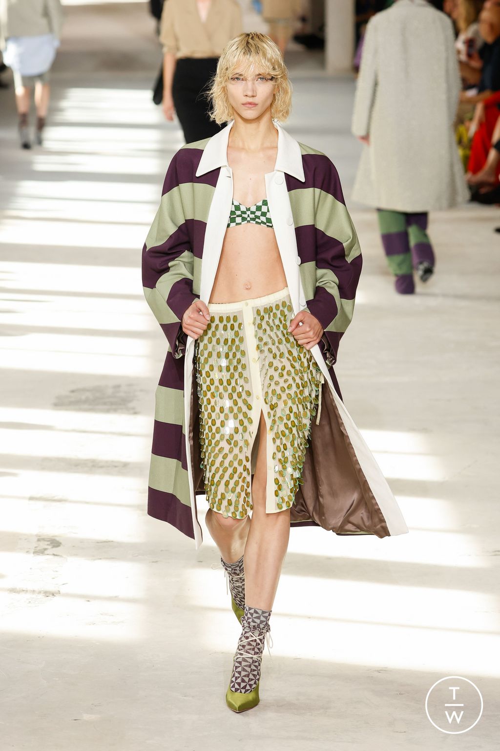 Fashion Week Paris Spring/Summer 2024 look 57 from the Dries Van Noten collection 女装