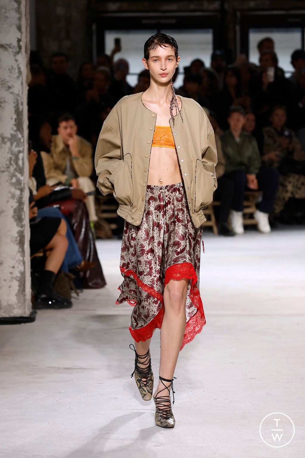 Fashion Week Paris Spring-Summer 2025 look 4 from the Dries Van Noten collection womenswear