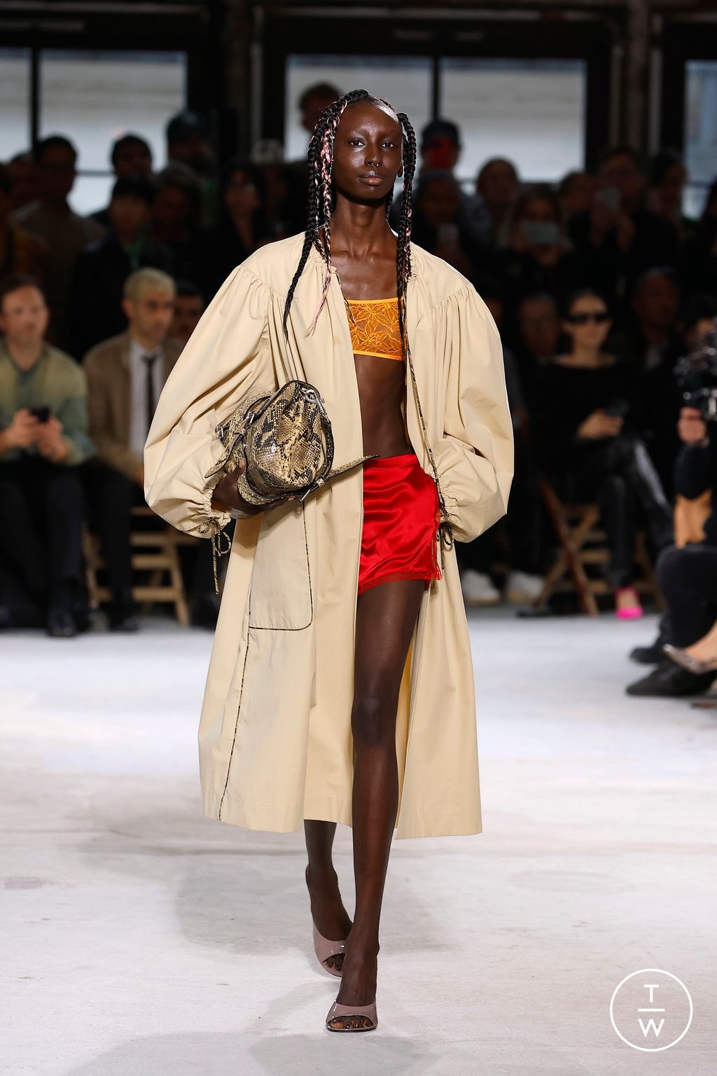 Fashion Week Paris Spring-Summer 2025 look 8 from the Dries Van Noten collection womenswear