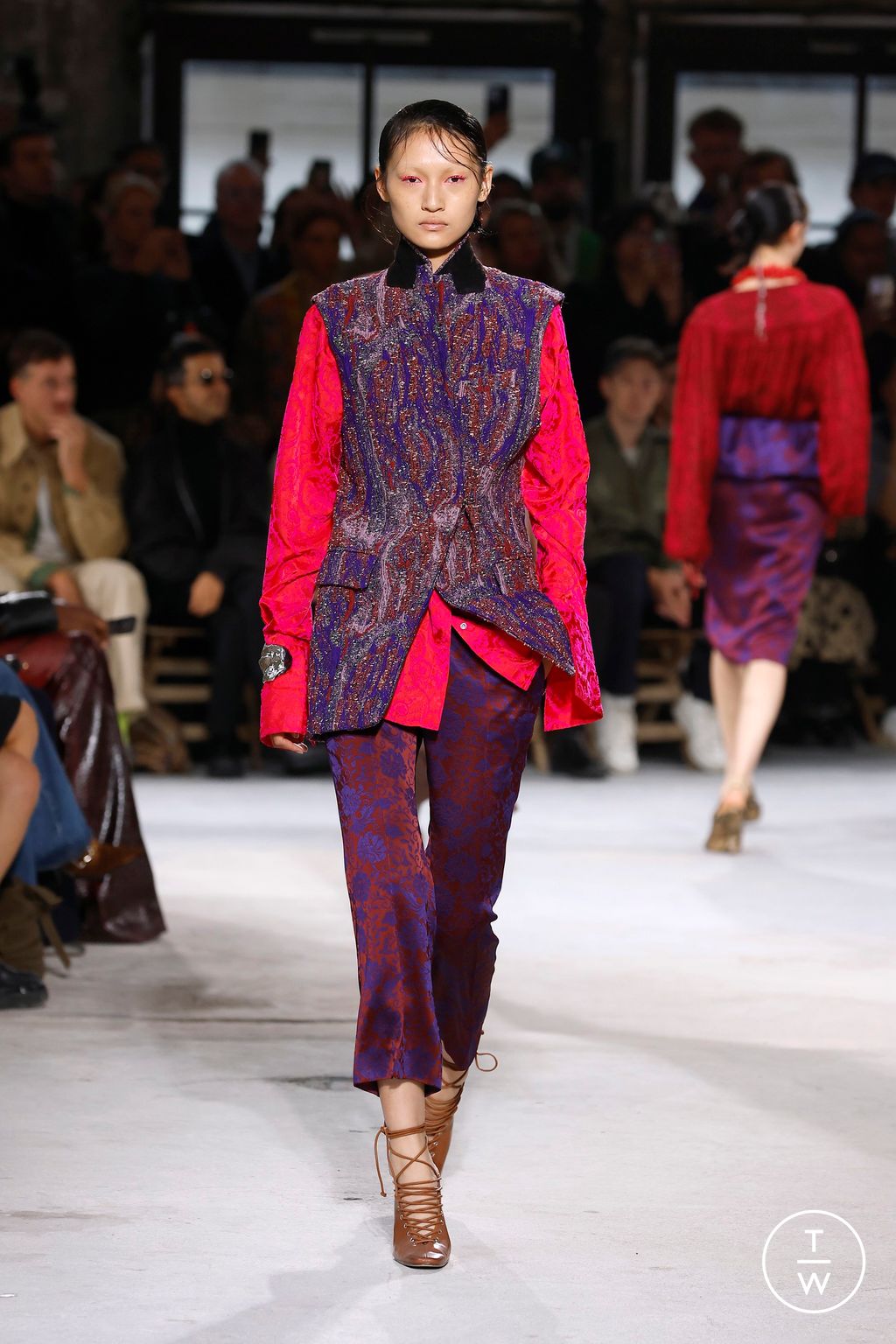 Fashion Week Paris Spring/Summer 2025 look 15 from the Dries Van Noten collection womenswear