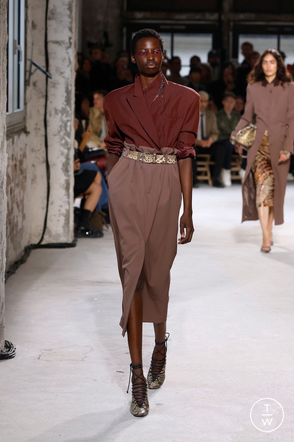 Fashion Week Paris Spring/Summer 2025 look 16 from the Dries Van Noten collection womenswear