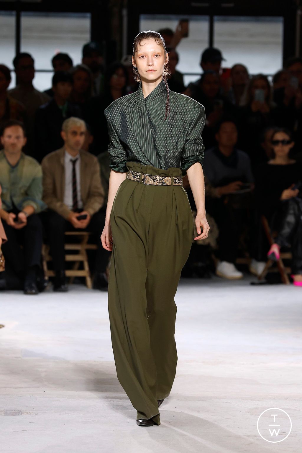 Fashion Week Paris Spring/Summer 2025 look 19 from the Dries Van Noten collection womenswear