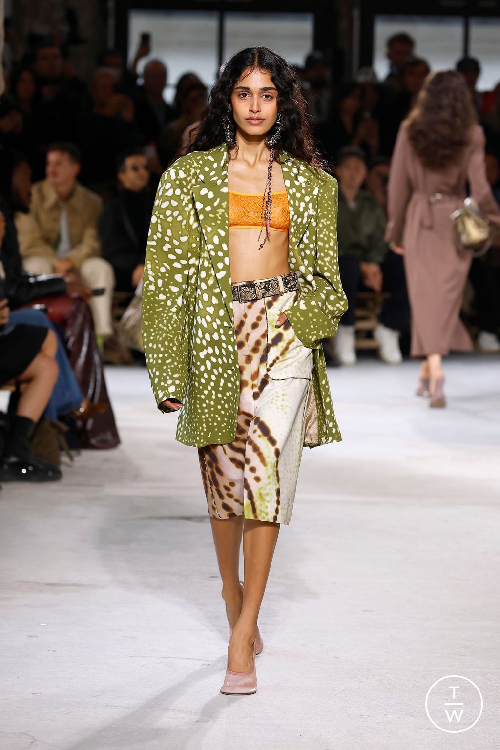 Fashion Week Paris Spring/Summer 2025 look 21 from the Dries Van Noten collection womenswear