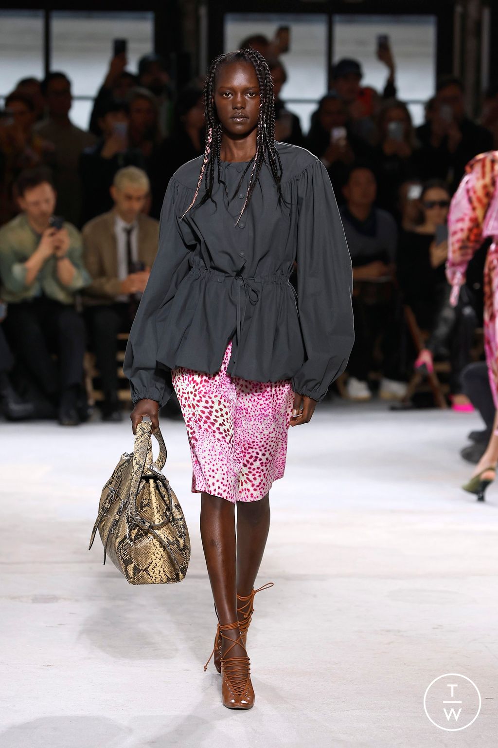 Fashion Week Paris Spring/Summer 2025 look 27 from the Dries Van Noten collection womenswear