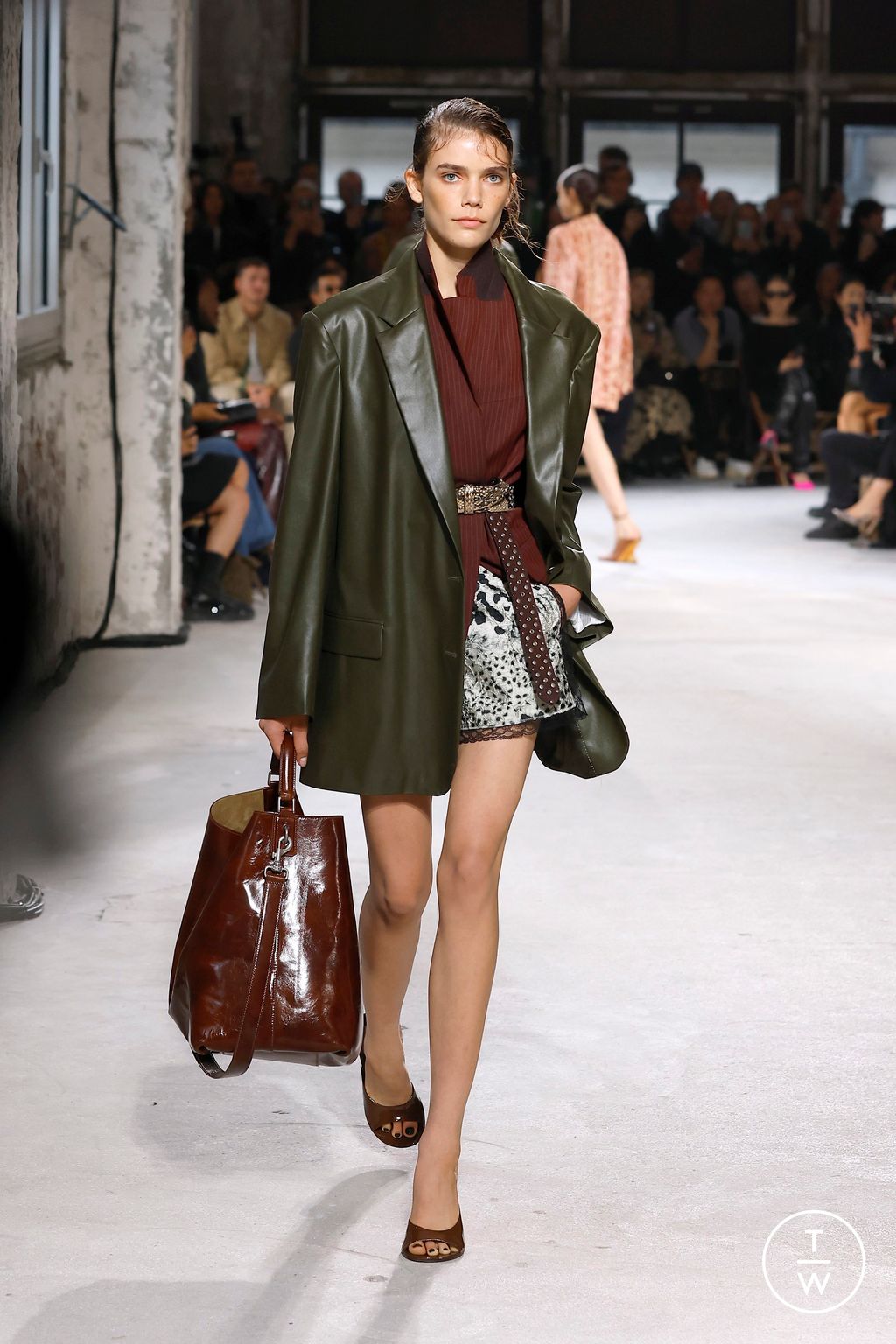 Fashion Week Paris Spring/Summer 2025 look 30 from the Dries Van Noten collection womenswear