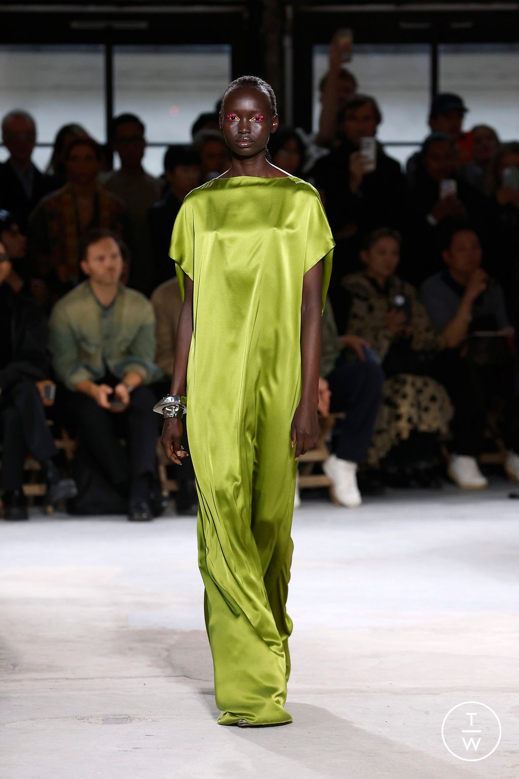 Fashion Week Paris Spring/Summer 2025 look 34 from the Dries Van Noten collection womenswear