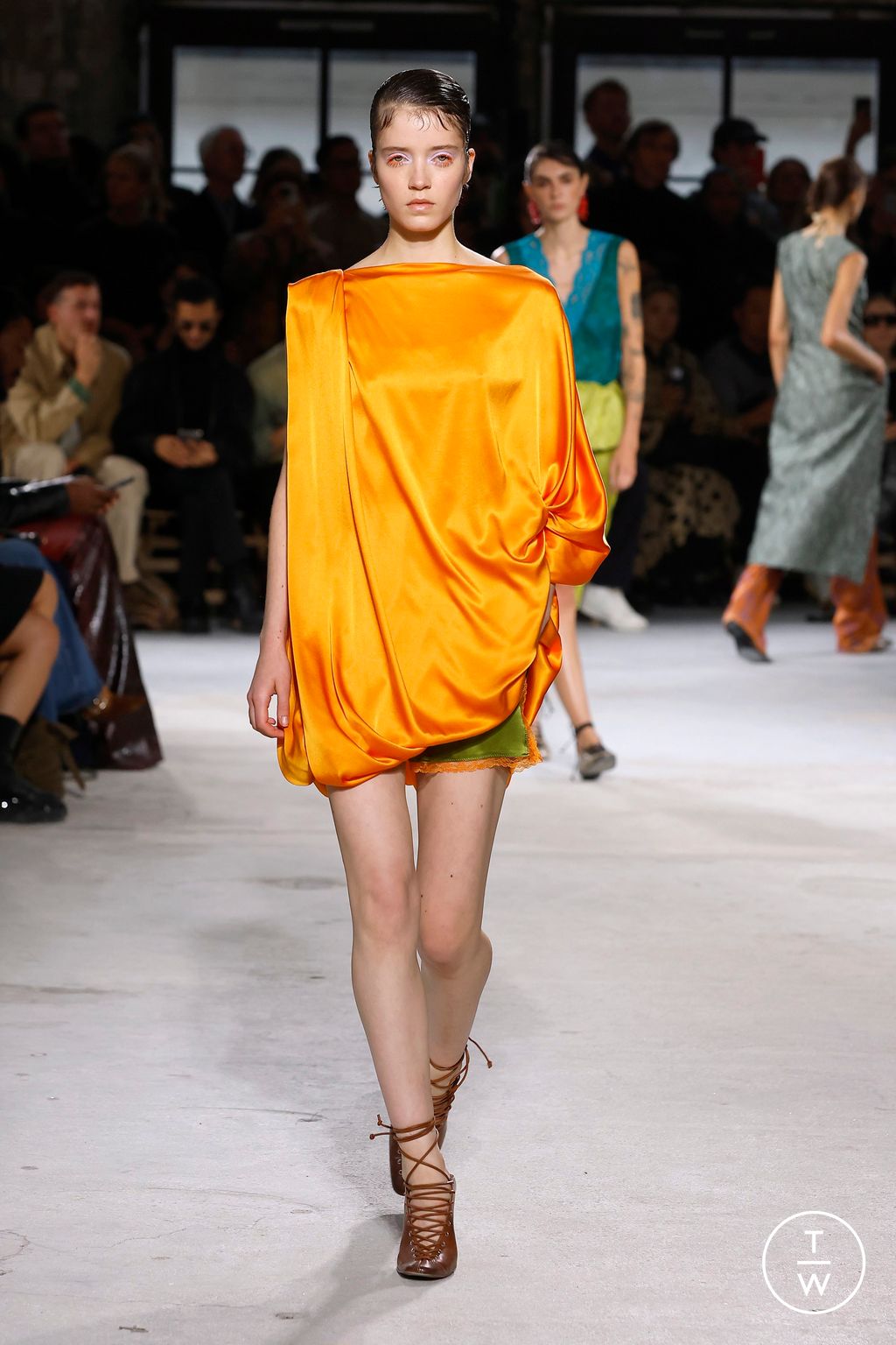 Fashion Week Paris Spring/Summer 2025 look 45 from the Dries Van Noten collection womenswear