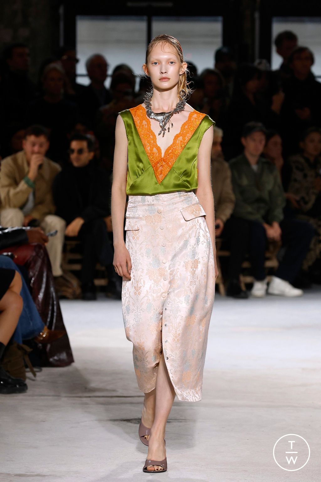 Fashion Week Paris Spring/Summer 2025 look 48 from the Dries Van Noten collection womenswear