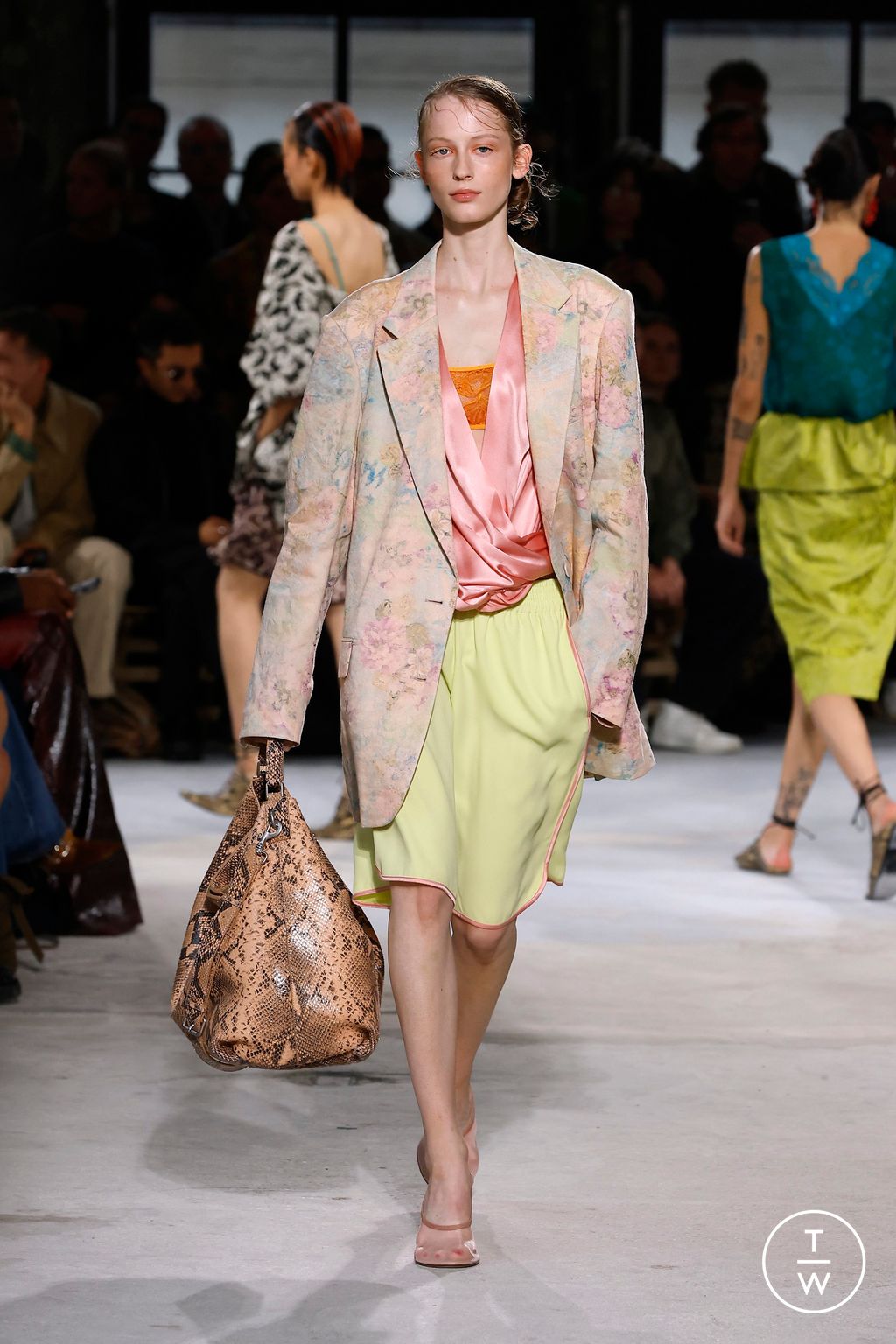 Fashion Week Paris Spring/Summer 2025 look 49 from the Dries Van Noten collection womenswear