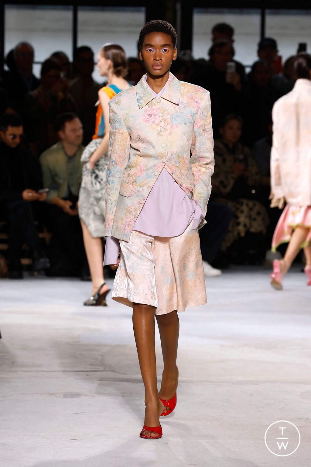 Fashion Week Paris Spring-Summer 2025 look 50 from the Dries Van Noten collection womenswear