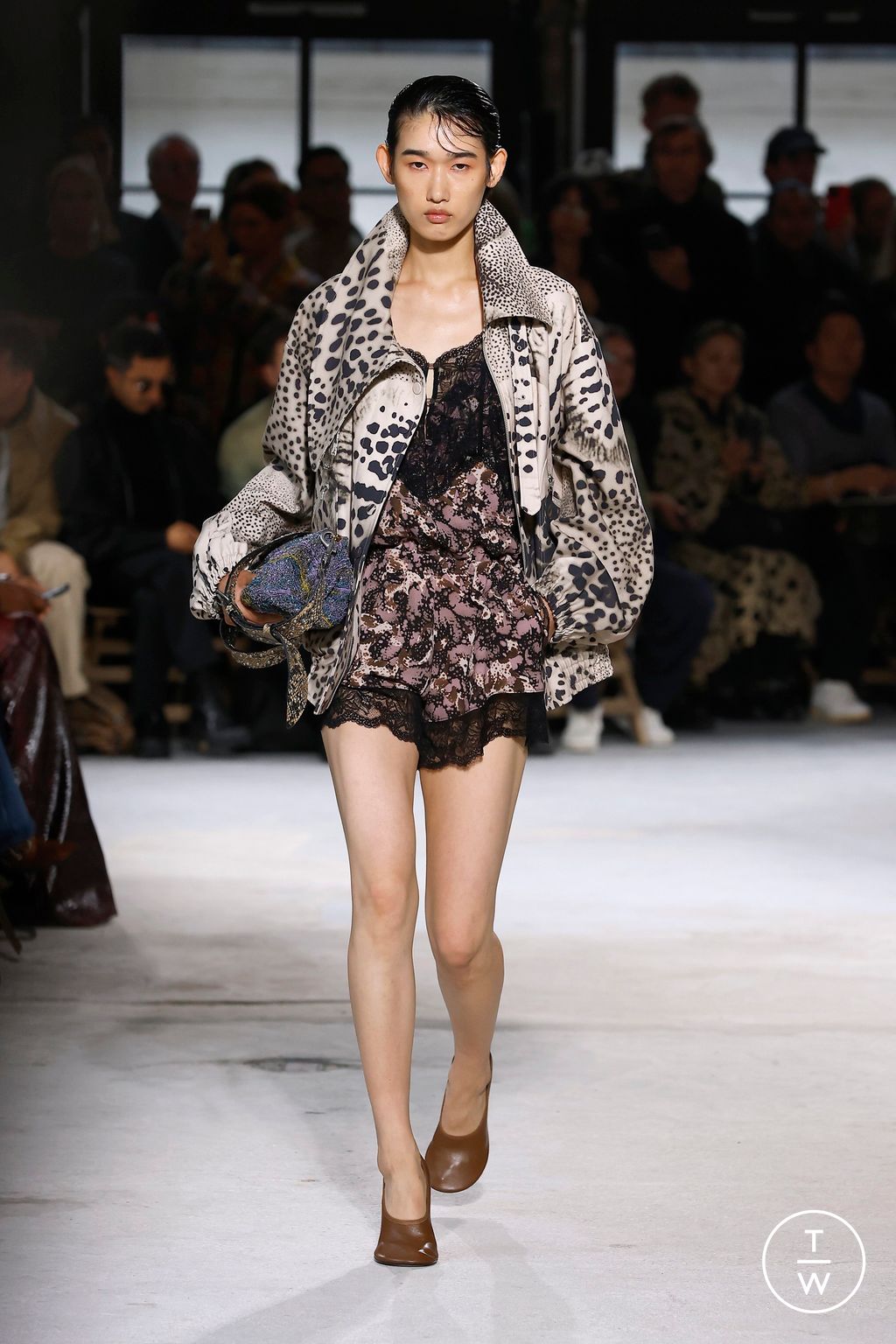 Fashion Week Paris Spring/Summer 2025 look 59 from the Dries Van Noten collection womenswear