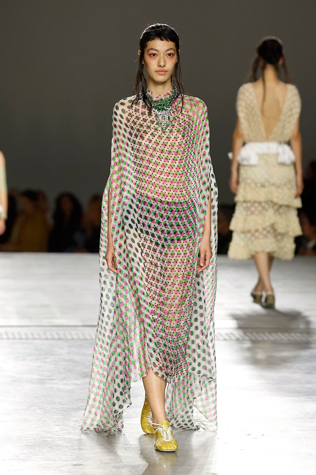 Fashion Week Paris Spring/Summer 2026 look 18 from the Dries Van Noten collection womenswear