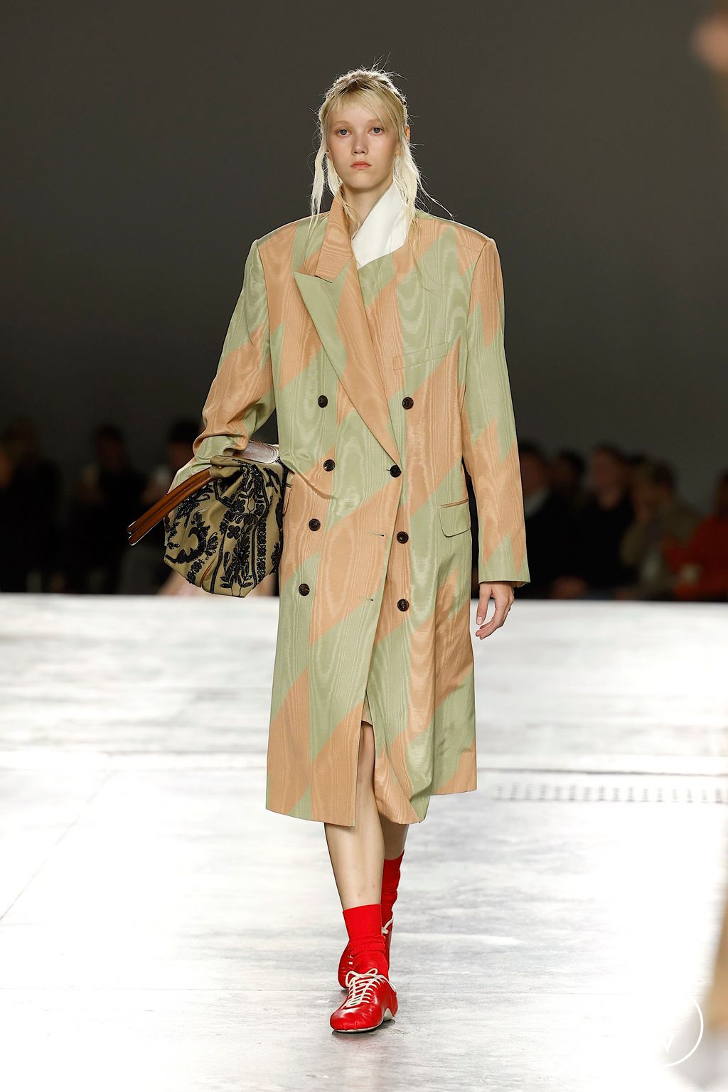 Fashion Week Paris Spring/Summer 2026 look 21 from the Dries Van Noten collection 女装