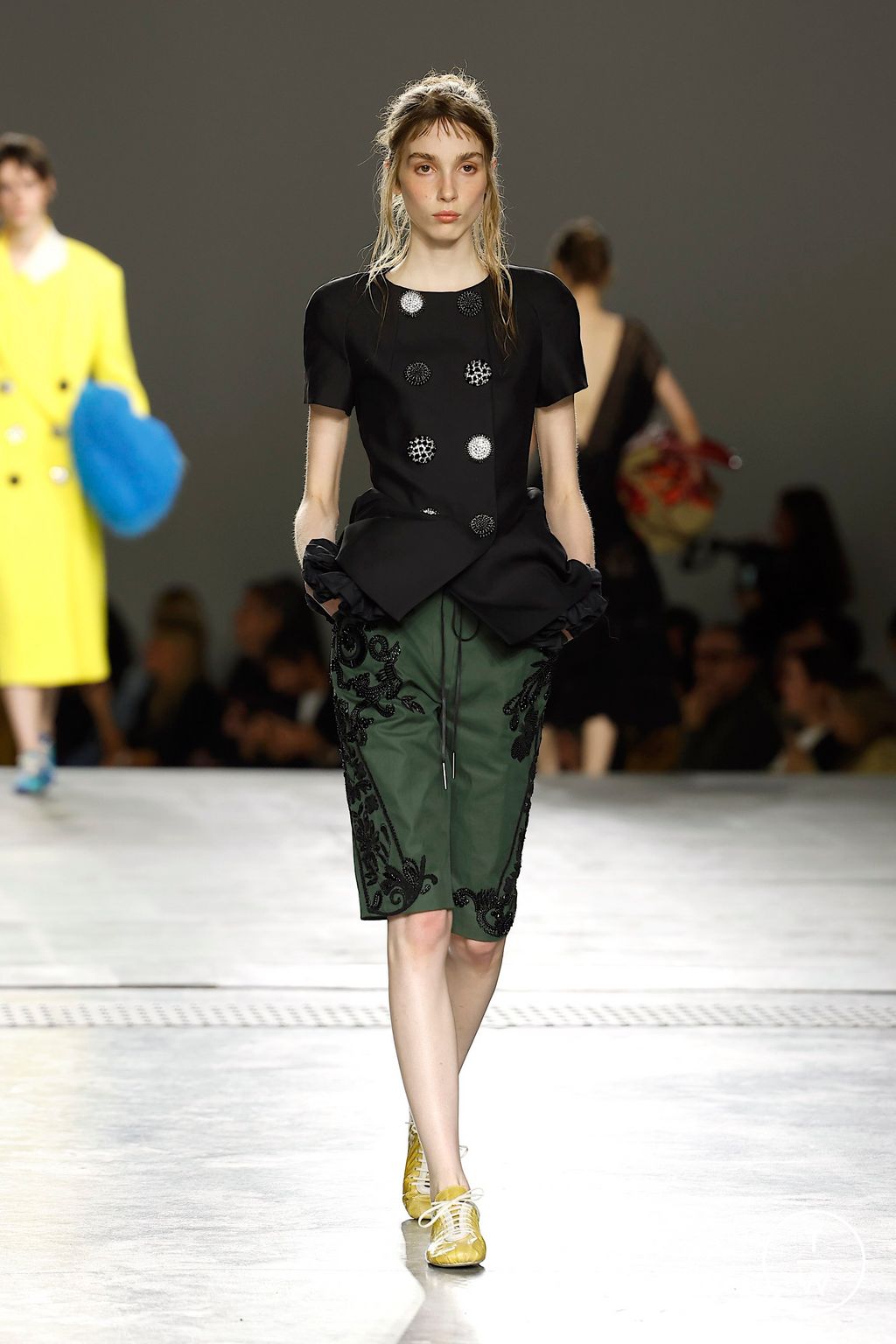 Fashion Week Paris Spring/Summer 2026 look 26 from the Dries Van Noten collection womenswear