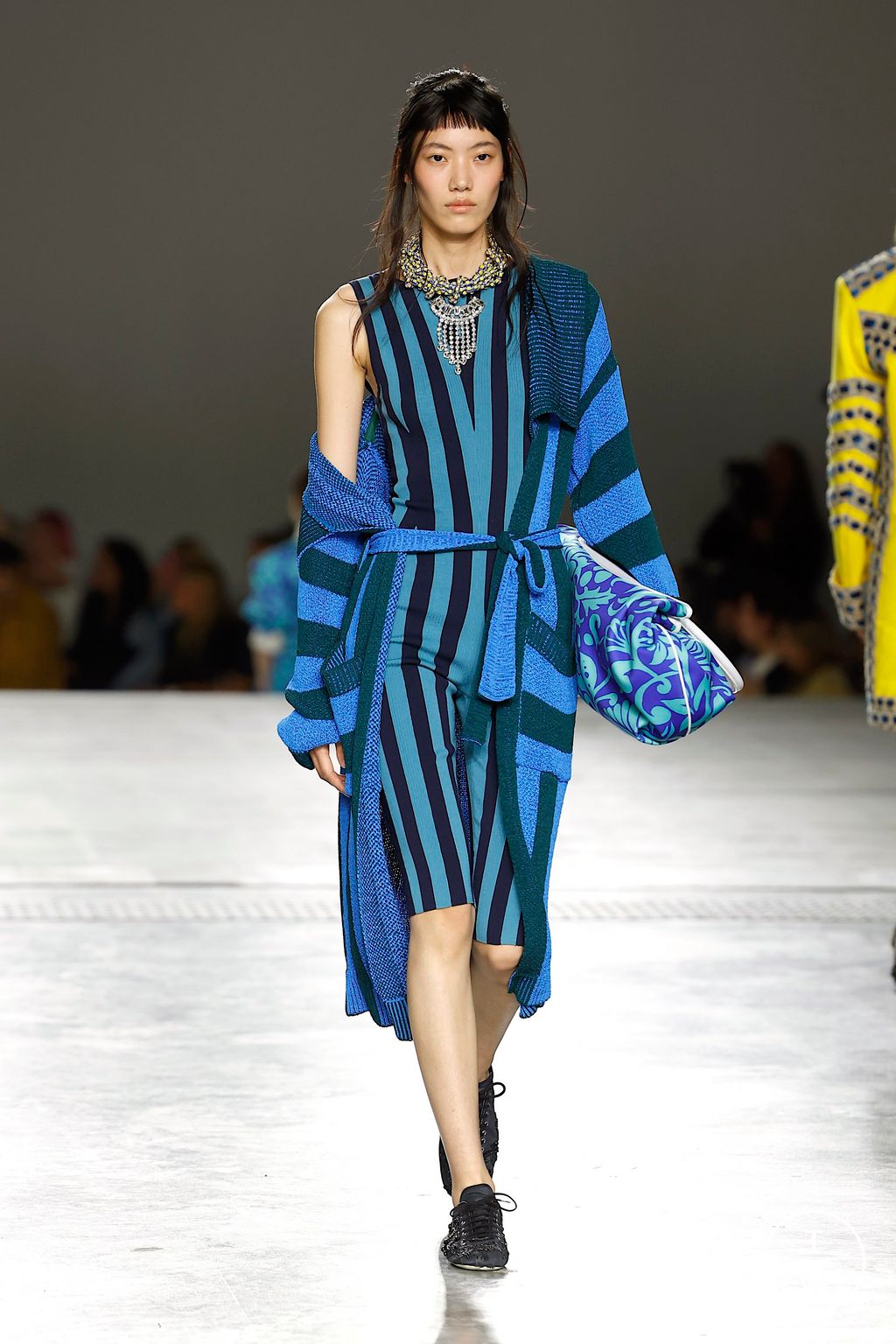 Fashion Week Paris Spring/Summer 2026 look 32 from the Dries Van Noten collection womenswear
