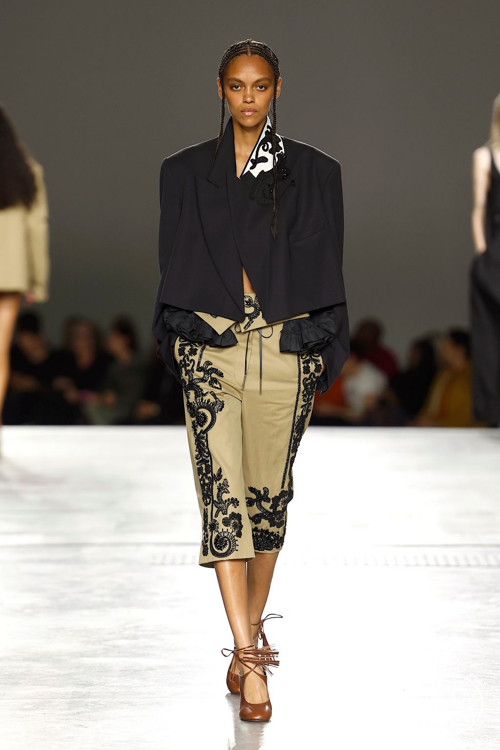 Fashion Week Paris Spring/Summer 2026 look 39 from the Dries Van Noten collection womenswear