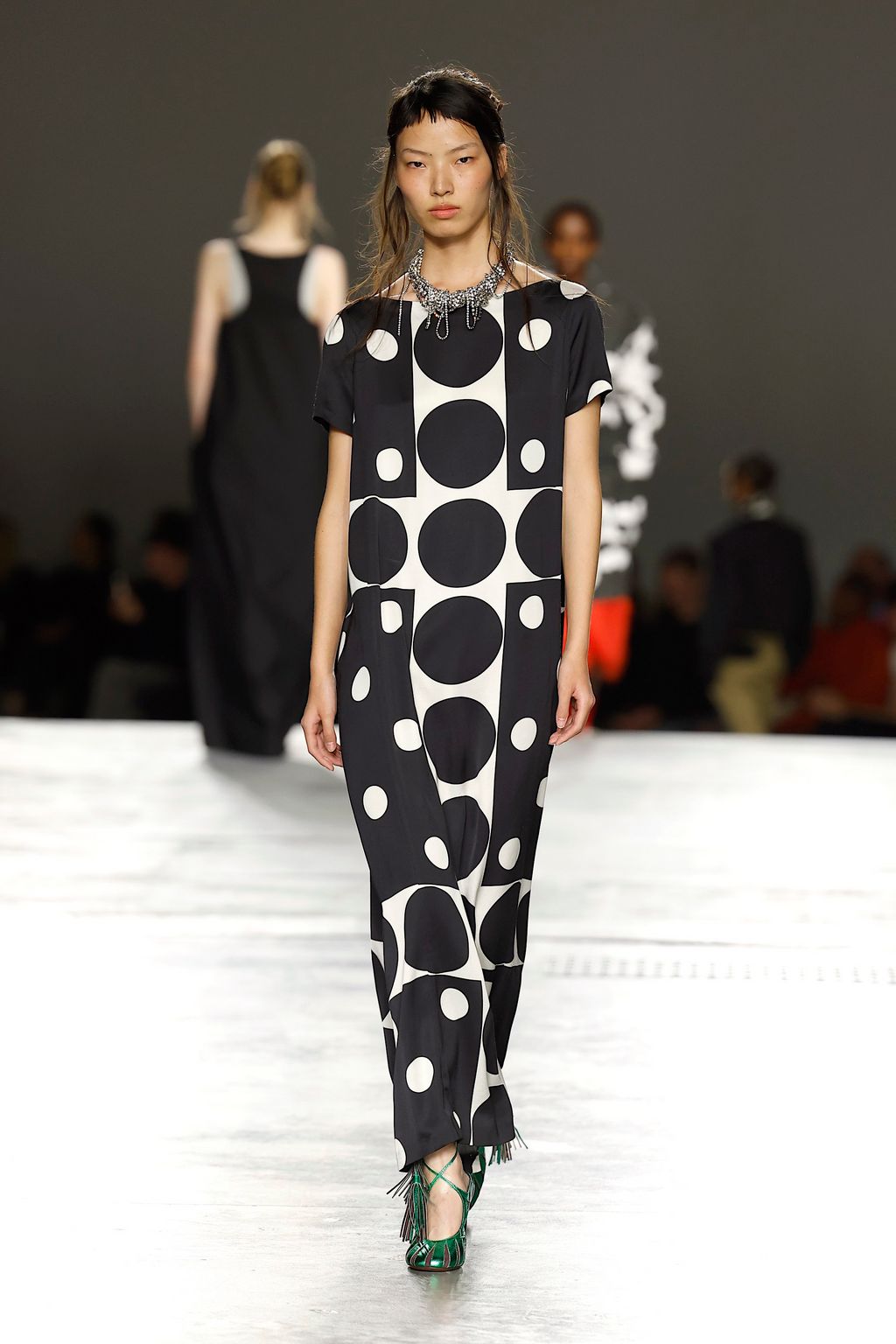 Fashion Week Paris Spring/Summer 2026 look 43 from the Dries Van Noten collection womenswear