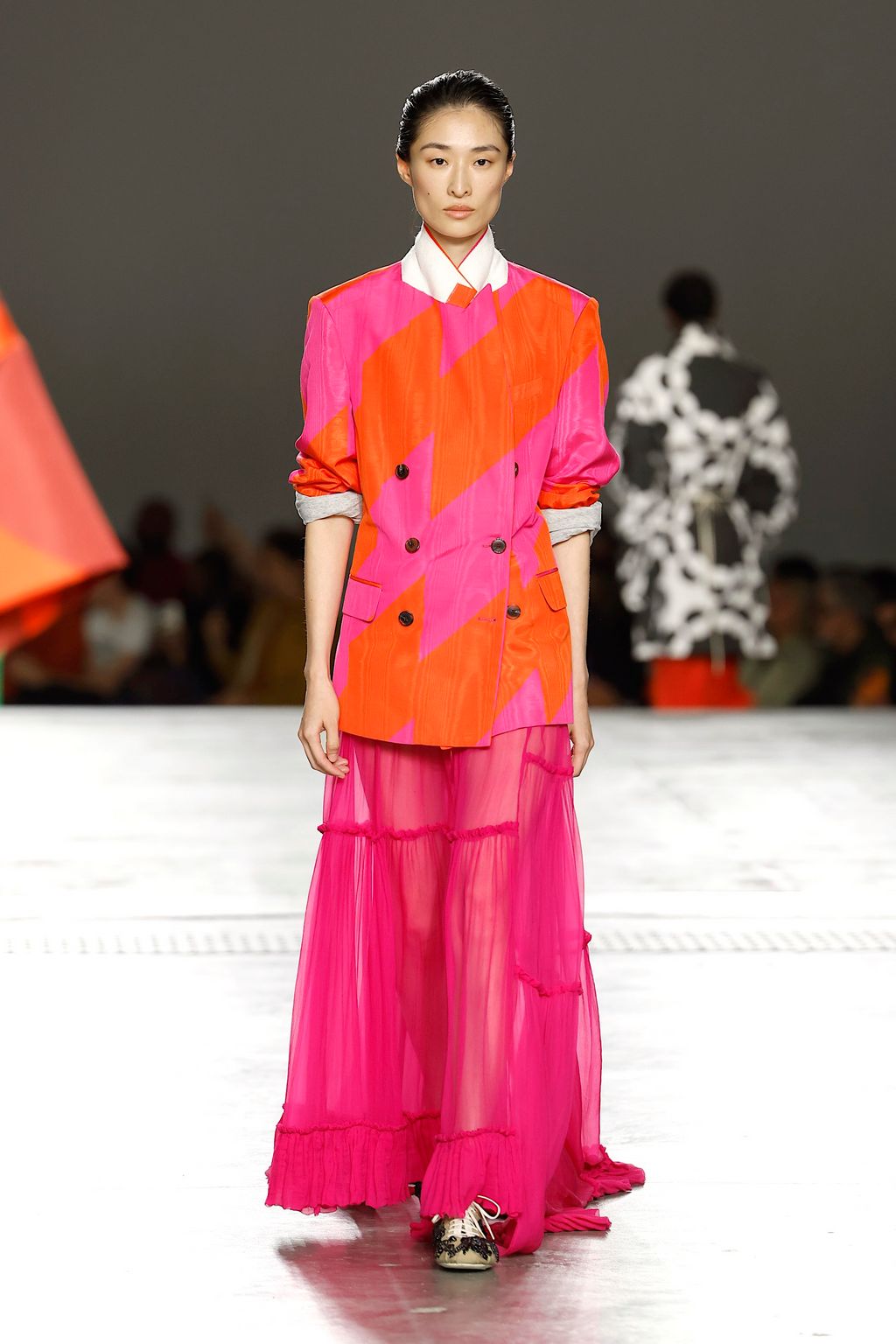 Fashion Week Paris Spring/Summer 2026 look 48 from the Dries Van Noten collection womenswear