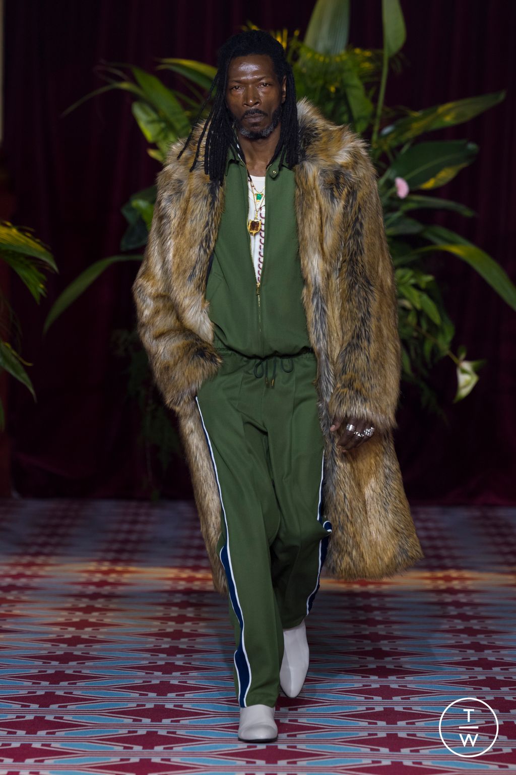 Fashion Week Paris Fall/Winter 2024 look 7 from the Drôle de Monsieur collection 男装