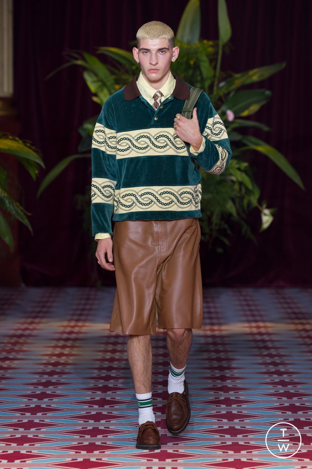 Fashion Week Paris Fall/Winter 2024 look 9 from the Drôle de Monsieur collection 男装