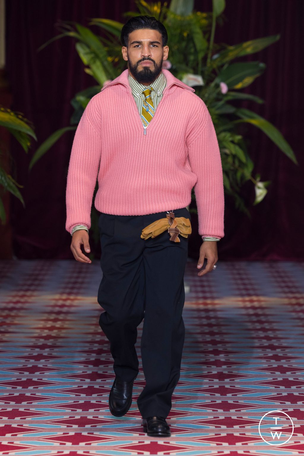 Fashion Week Paris Fall/Winter 2024 look 10 from the Drôle de Monsieur collection 男装