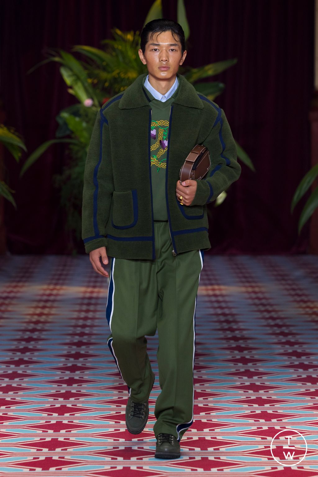 Fashion Week Paris Fall/Winter 2024 look 13 from the Drôle de Monsieur collection 男装
