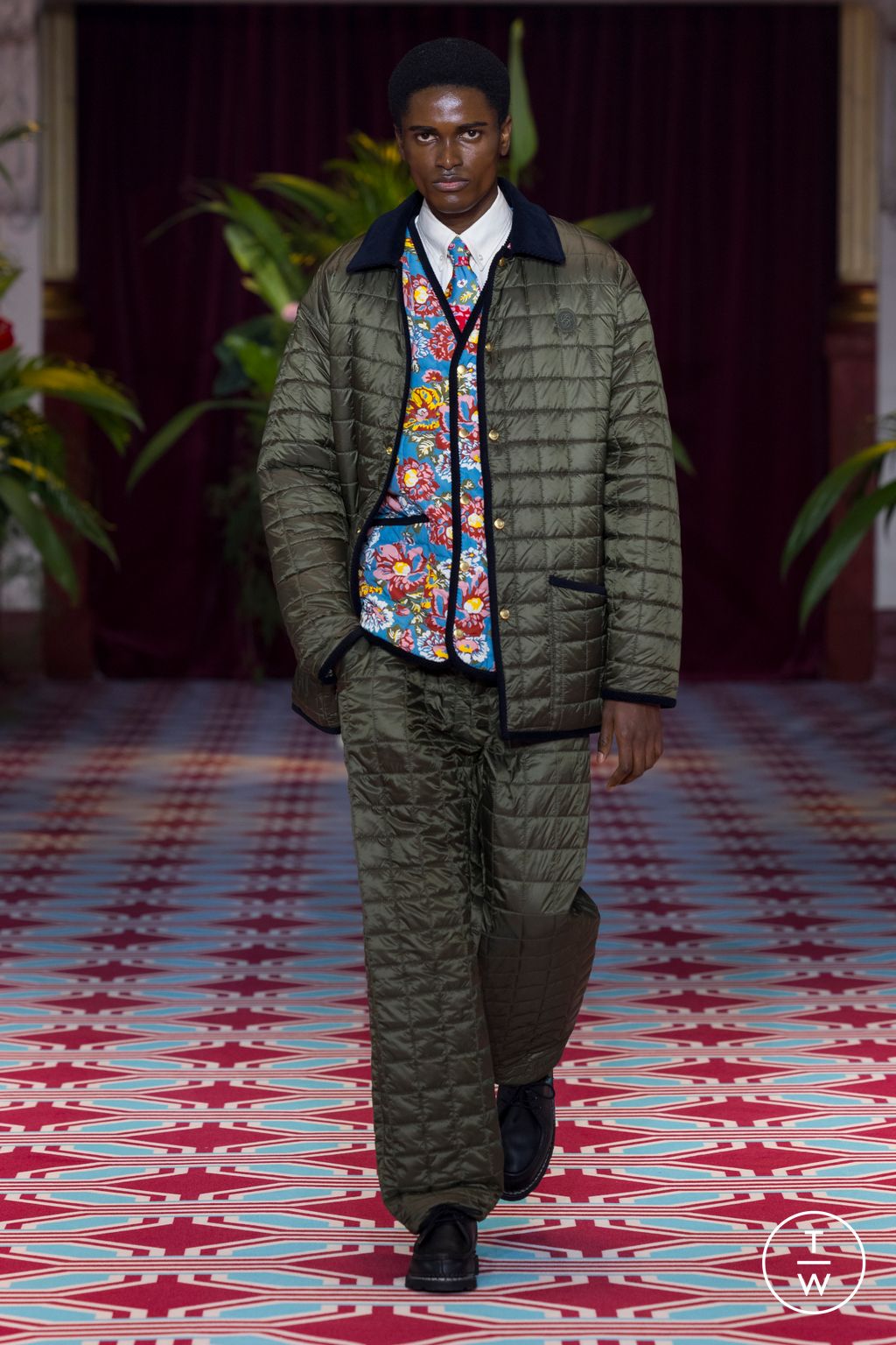 Fashion Week Paris Fall/Winter 2024 look 15 from the Drôle de Monsieur collection 男装