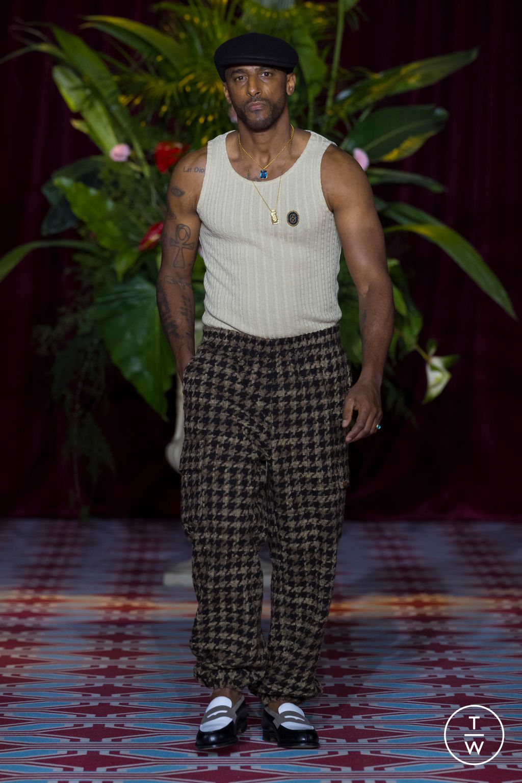 Fashion Week Paris Fall/Winter 2024 look 19 from the Drôle de Monsieur collection 男装