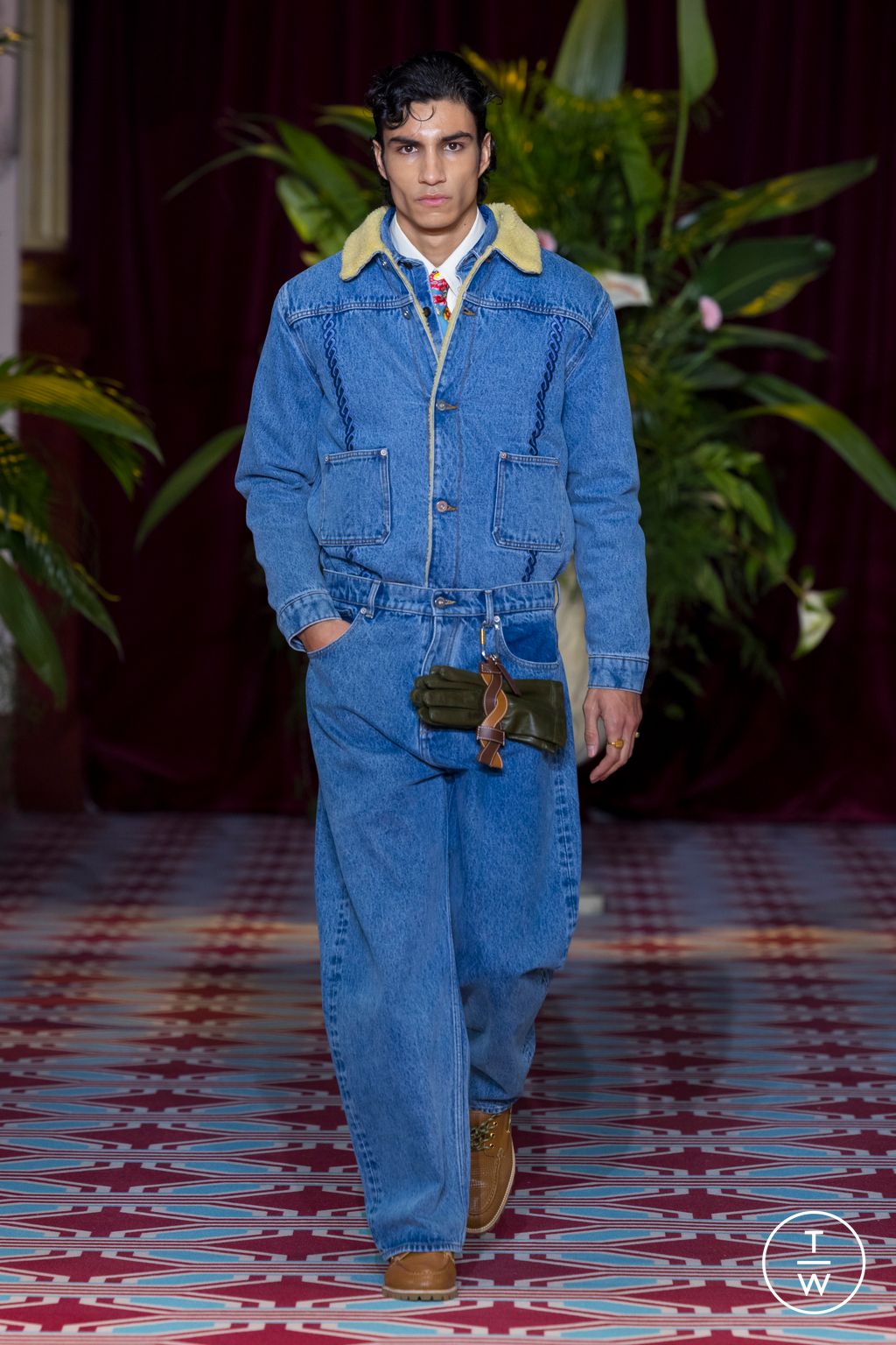Fashion Week Paris Fall/Winter 2024 look 21 from the Drôle de Monsieur collection 男装