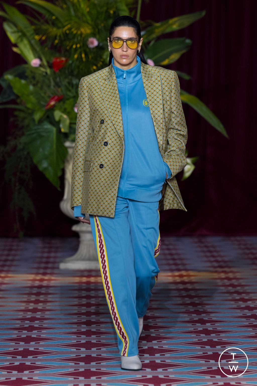 Fashion Week Paris Fall/Winter 2024 look 31 from the Drôle de Monsieur collection 男装
