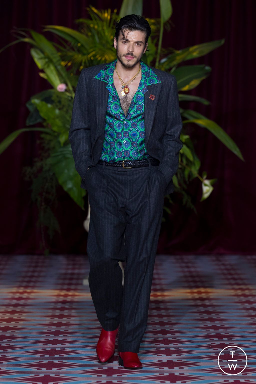 Fashion Week Paris Fall/Winter 2024 look 34 from the Drôle de Monsieur collection 男装