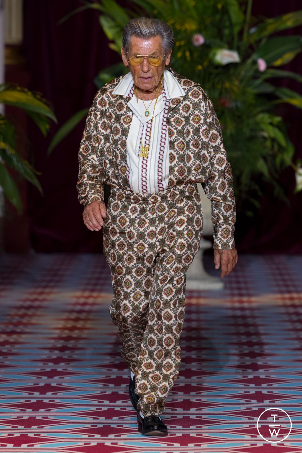 Fashion Week Paris Fall/Winter 2024 look 37 from the Drôle de Monsieur collection 男装