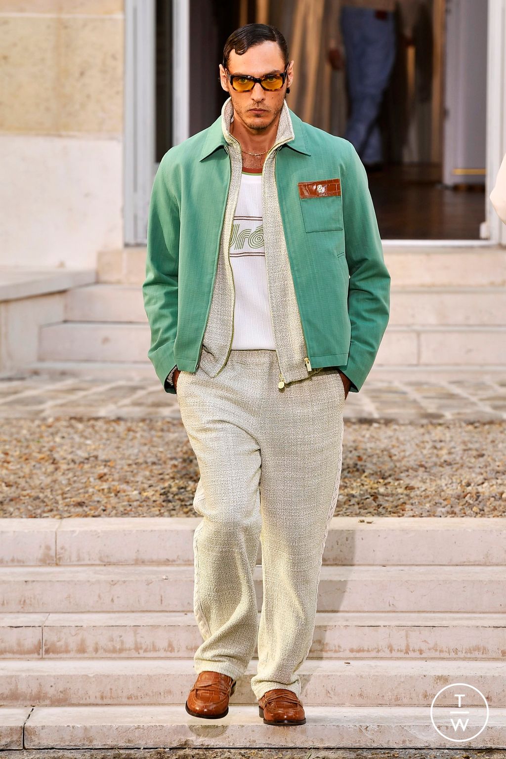 Fashion Week Paris Spring-Summer 2025 look 26 from the Drôle de Monsieur collection 男装