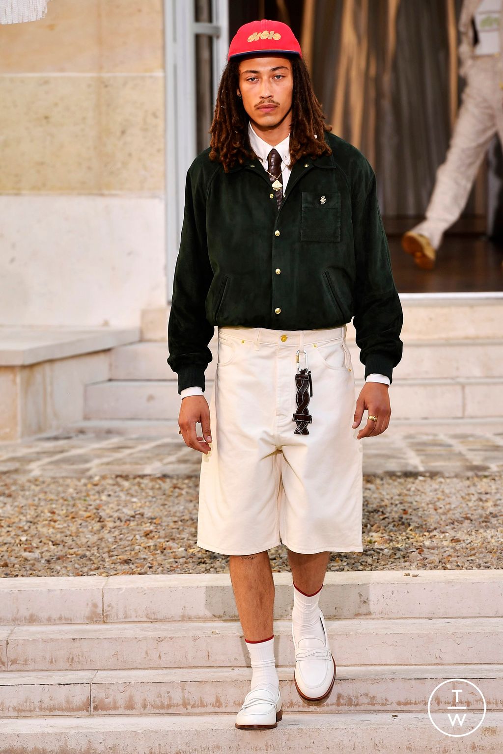 Fashion Week Paris Spring-Summer 2025 look 28 from the Drôle de Monsieur collection menswear