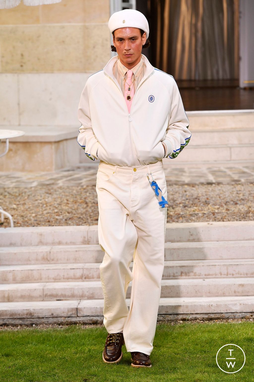 Fashion Week Paris Spring-Summer 2025 look 30 from the Drôle de Monsieur collection menswear