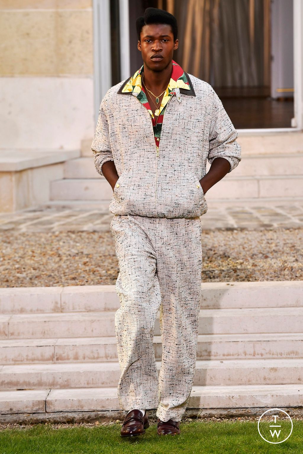 Fashion Week Paris Spring-Summer 2025 look 31 from the Drôle de Monsieur collection menswear