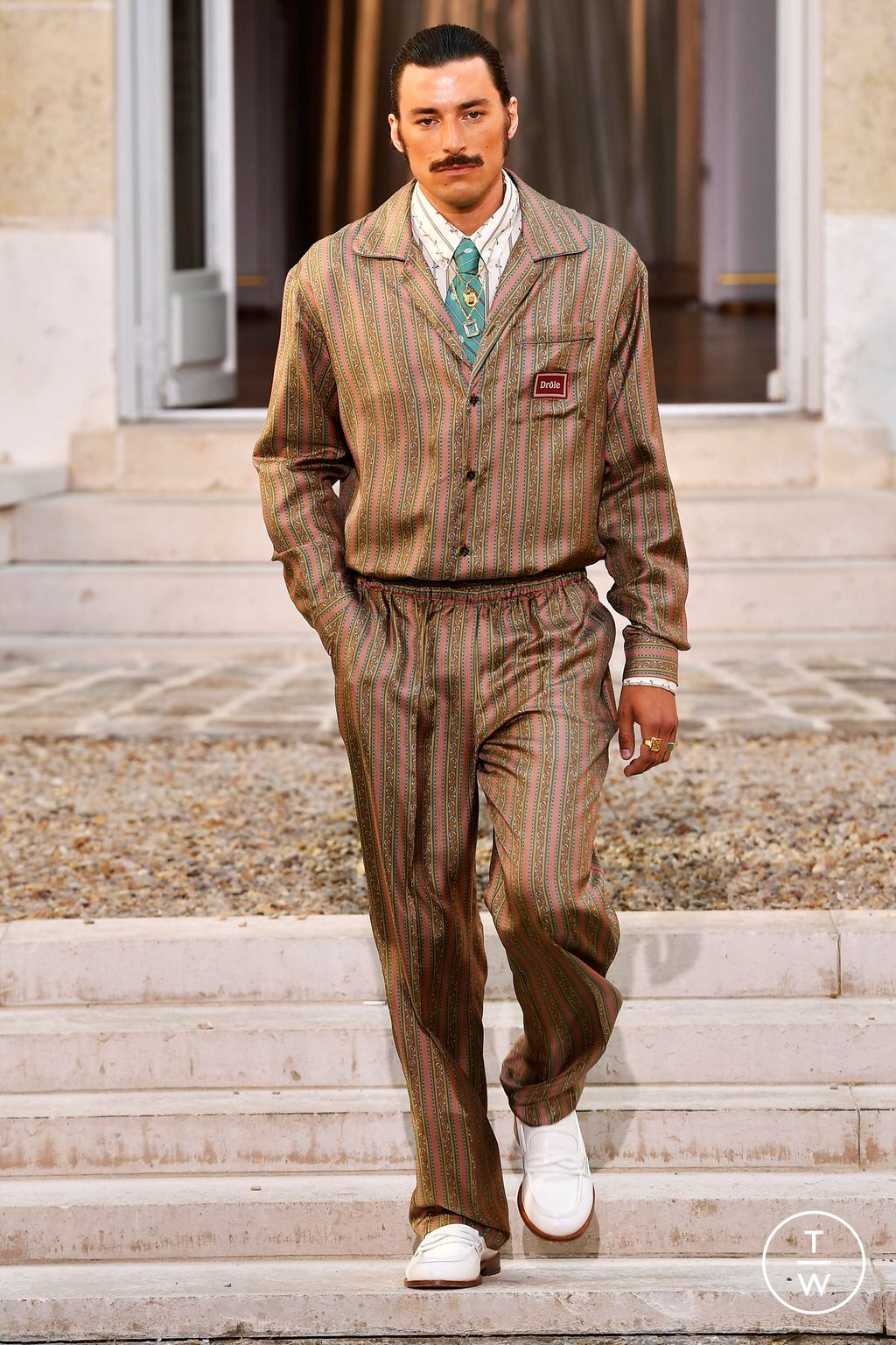 Fashion Week Paris Spring/Summer 2025 look 36 de la collection Drôle de Monsieur menswear