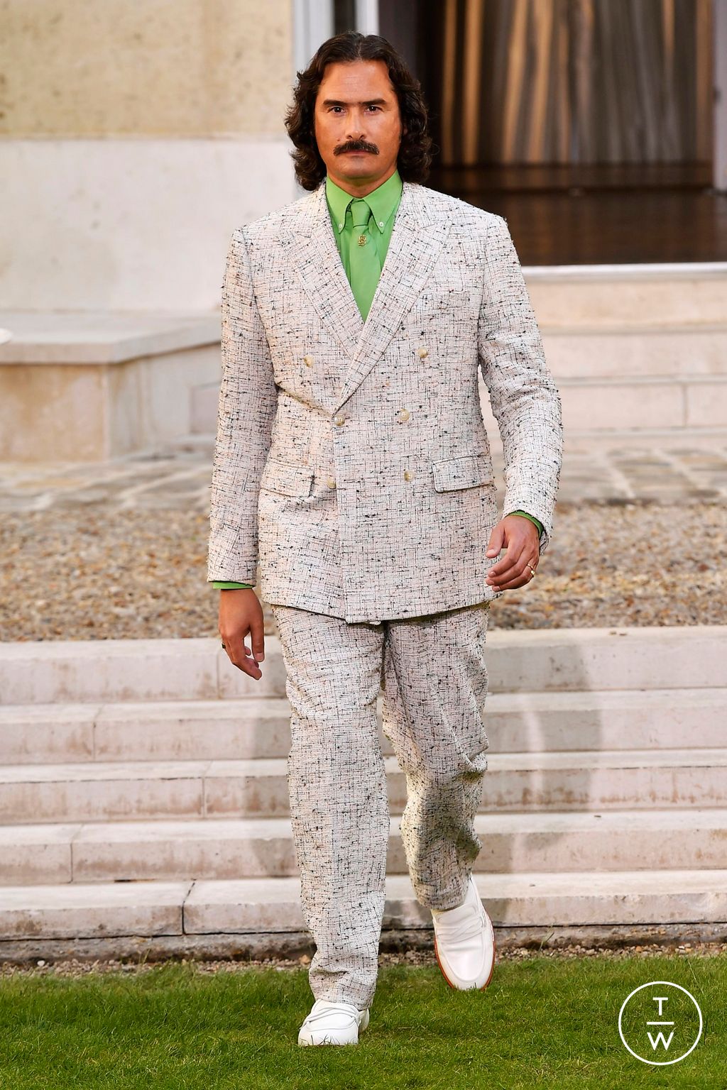 Fashion Week Paris Spring-Summer 2025 look 38 from the Drôle de Monsieur collection menswear