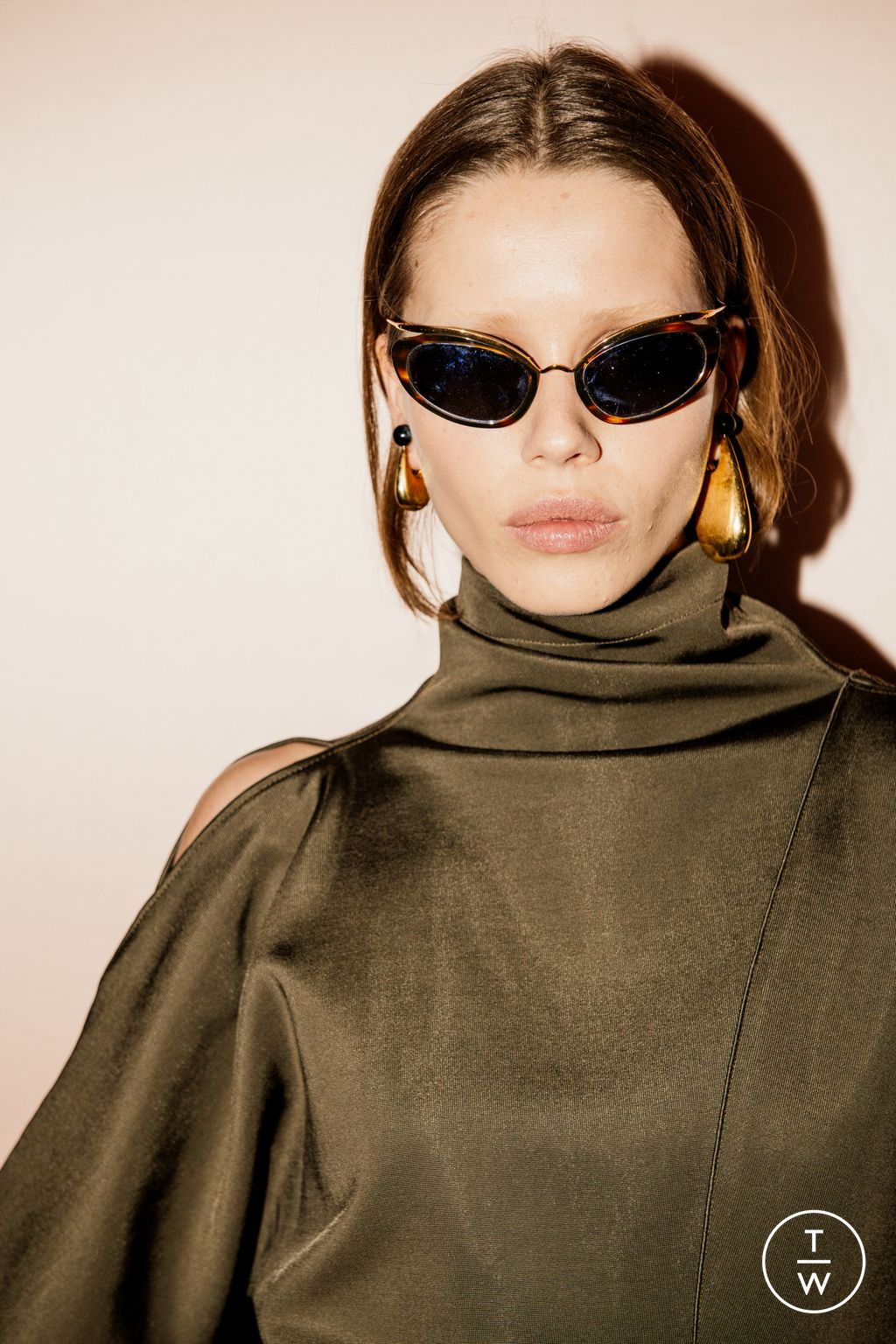 Fashion Week Paris Fall/Winter 2024 look 9 de la collection Schiaparelli womenswear accessories