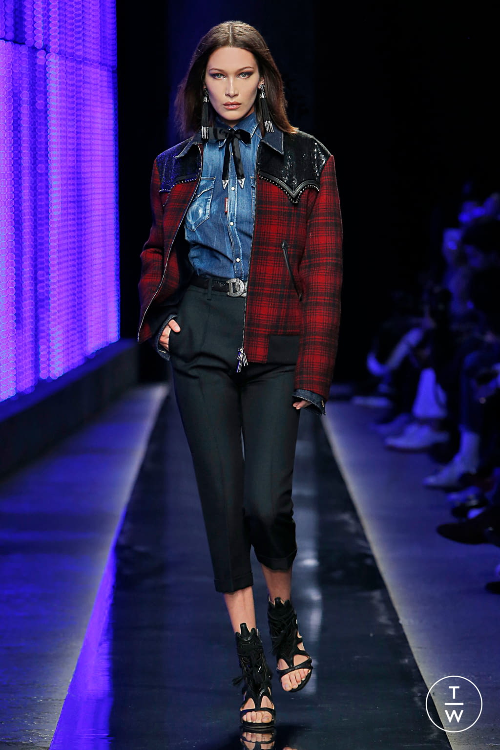 Fashion Week Milan Fall/Winter 2018 look 1 from the Dsquared2 collection womenswear