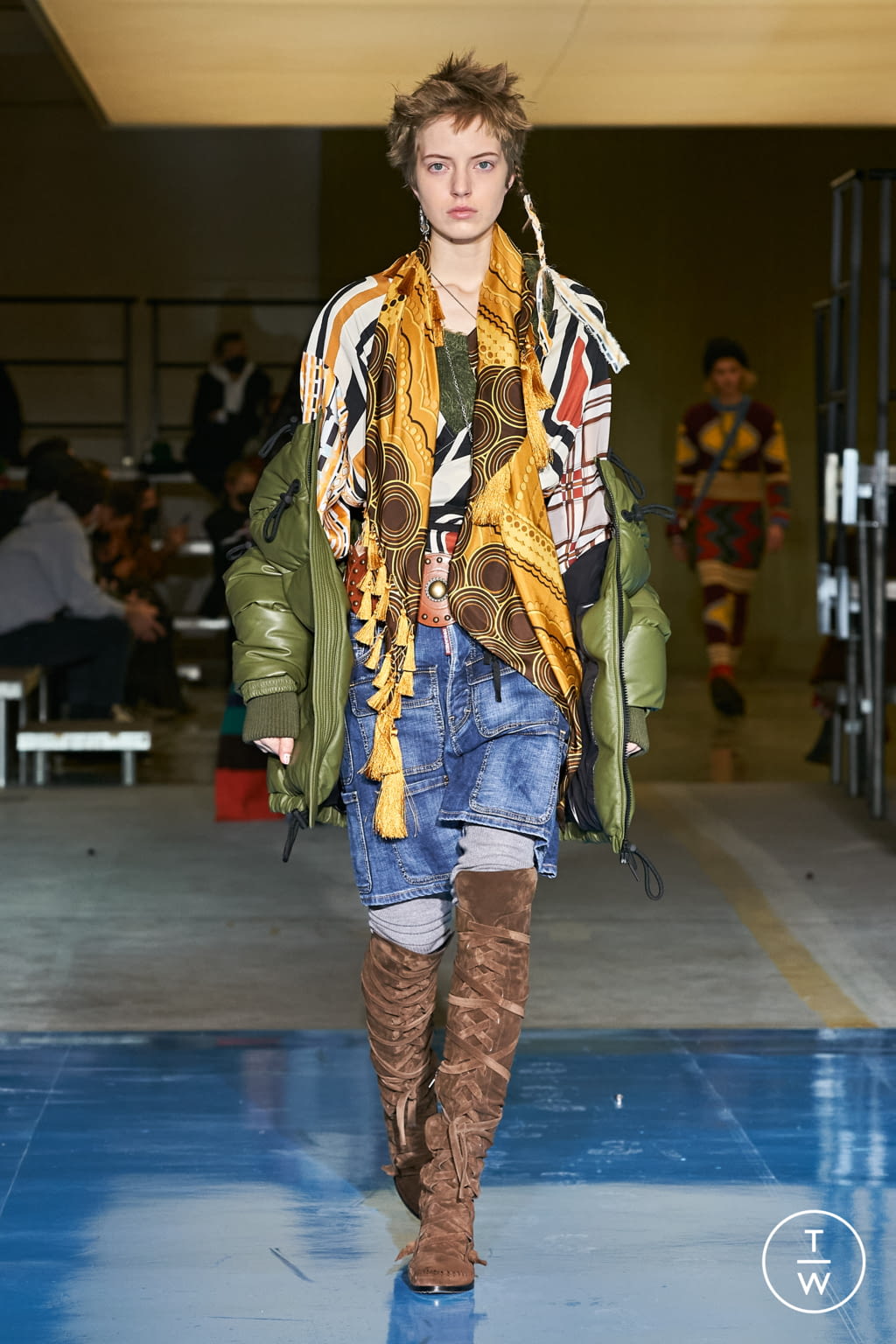 Fashion Week Milan Fall/Winter 2022 look 19 de la collection Dsquared2 womenswear