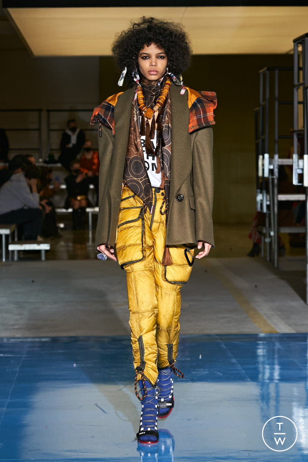 Fashion Week Milan Fall/Winter 2022 look 27 from the Dsquared2 collection womenswear