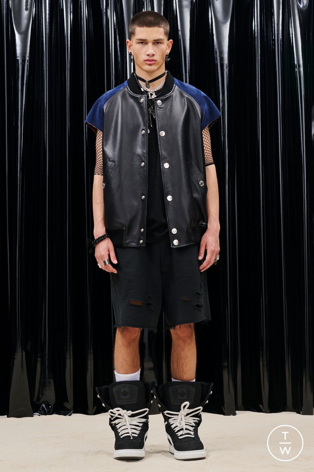 Fashion Week Milan Resort 2023 look 21 from the Dsquared2 collection menswear