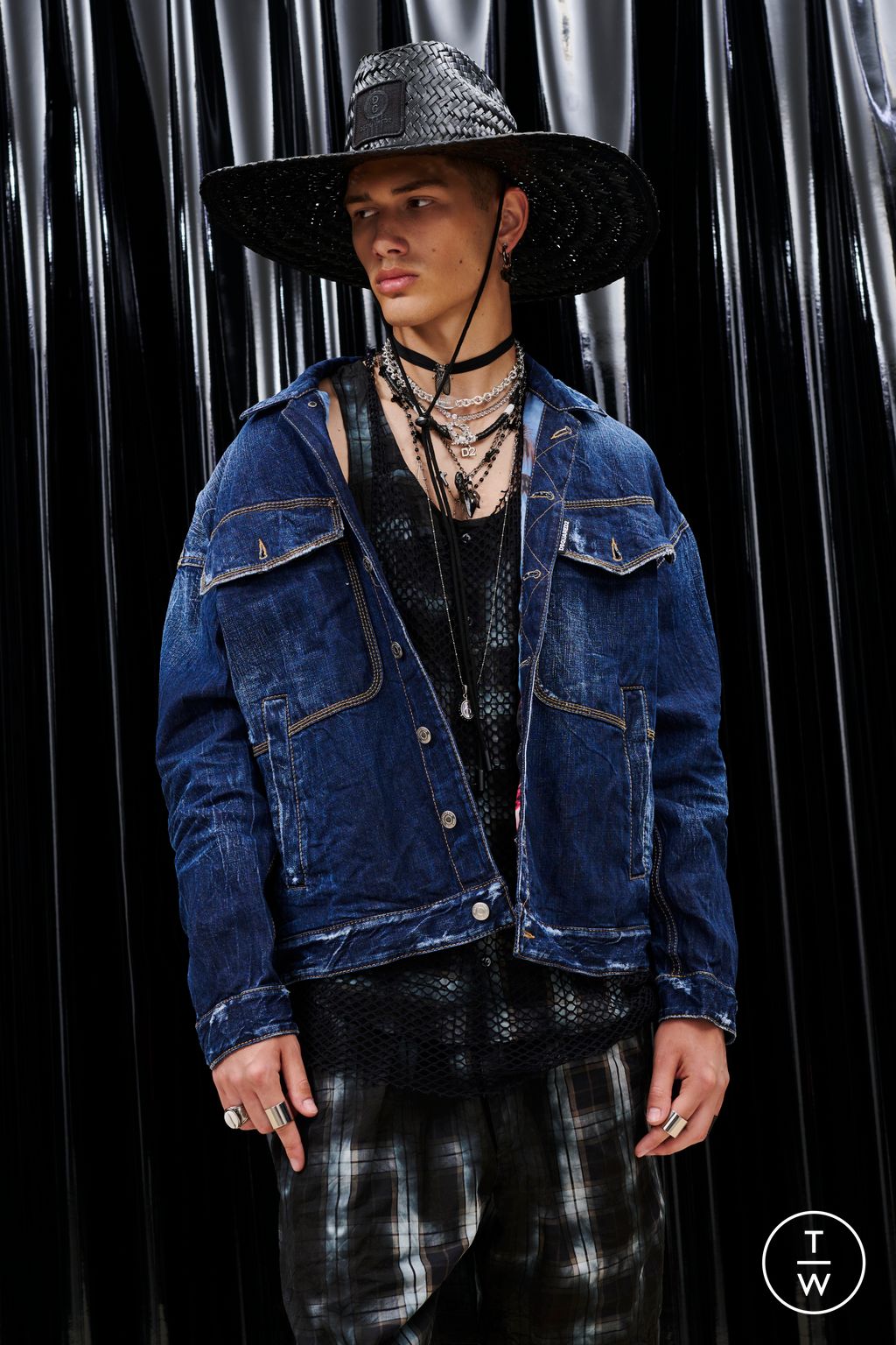 Fashion Week Milan Resort 2023 look 22 from the Dsquared2 collection 男装