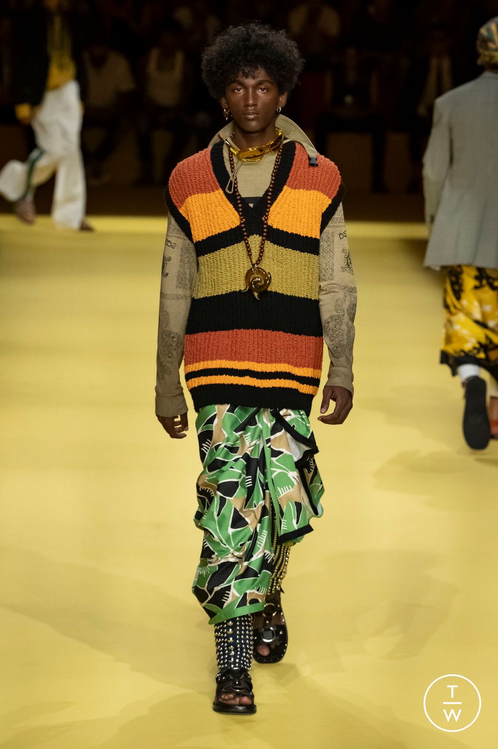 Fashion Week Milan Spring/Summer 2023 look 8 from the Dsquared2 collection menswear
