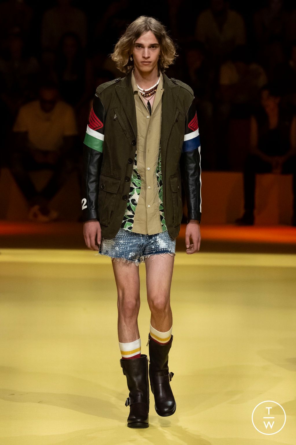 Fashion Week Milan Spring/Summer 2023 look 16 from the Dsquared2 collection 男装