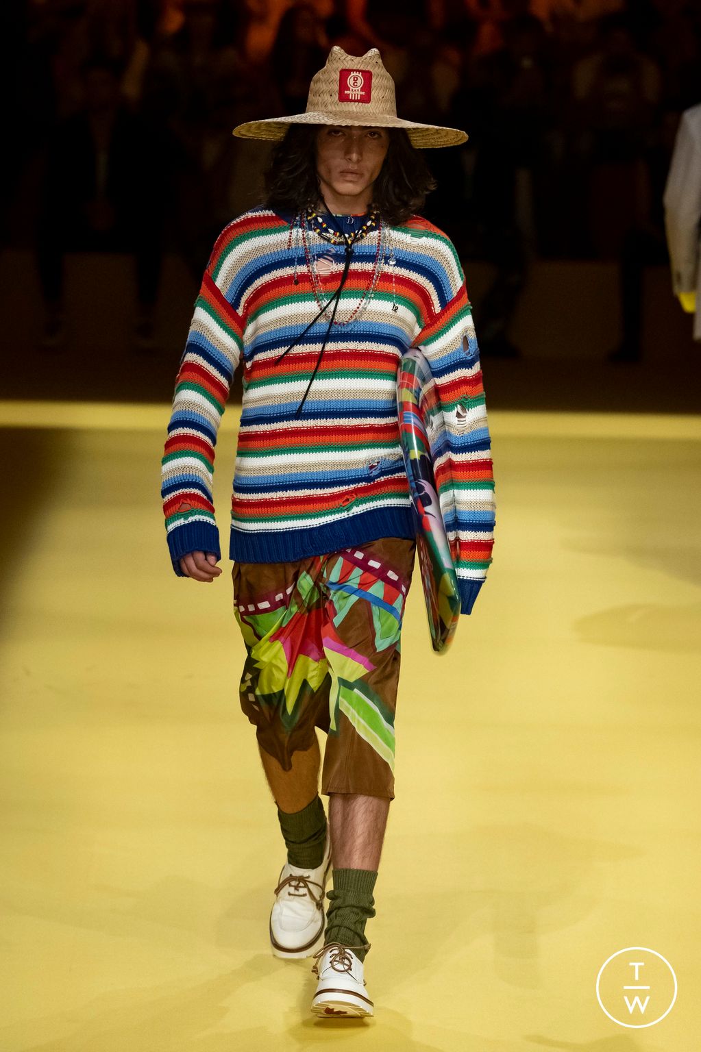 Fashion Week Milan Spring/Summer 2023 look 21 from the Dsquared2 collection menswear