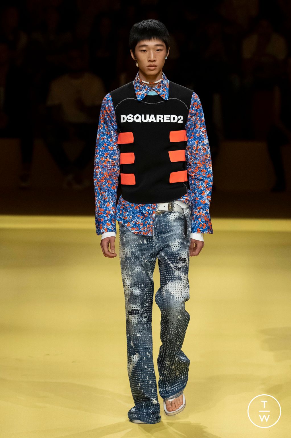Fashion Week Milan Spring/Summer 2023 look 28 from the Dsquared2 collection menswear