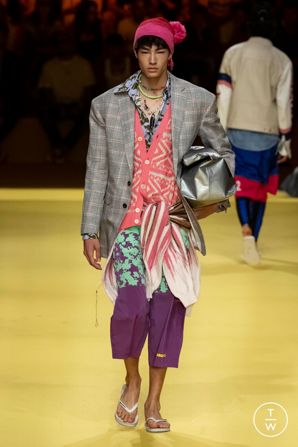 Fashion Week Milan Spring/Summer 2023 look 37 from the Dsquared2 collection menswear